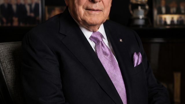 Music Industry Mourns the Loss of Clive Davis: A Legacy Remembered