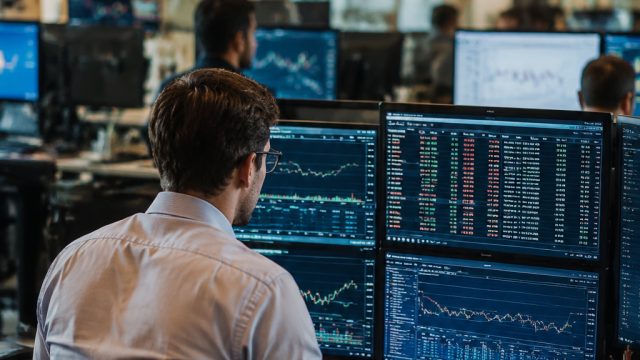 Market Shifts: Tech Stocks' In
